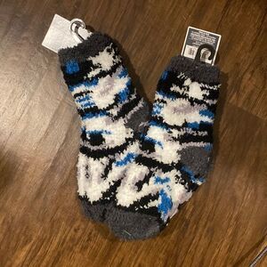 Kid’s cozy fuzzy socks with grips - size S (4-8.5 shoe size)